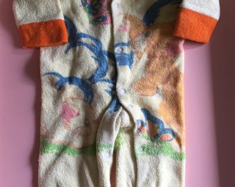 Vintage soit une pièce à pieds tissu éponge bébé dormeur - enrouler autour de graphique chaton - barboteuse vintage