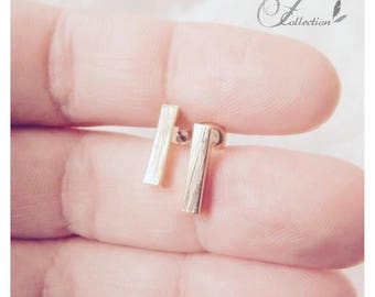 Minimalist gold earrings