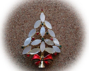 E48: Vintage Christmas Tree Pin