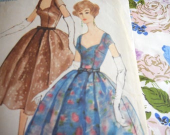 Vintage 1950's Vogue 9608 Evening Dress Sewing Pattern Size 14 Bust 34