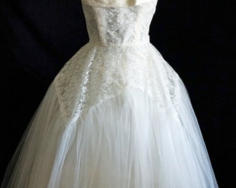1950s Womens Ivory Tulle Lace Cuffed Bodice 2 Pc Wedding Dress Sz 2 Vintage Retro Glam