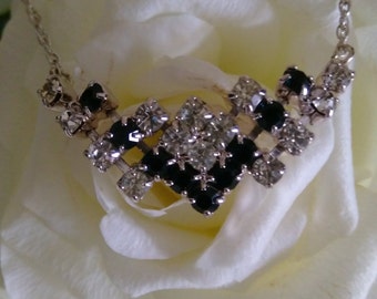 Stunning Sparkly Vintage Geometric Dark Blue & Clear Diamante Silver Tone Necklace.