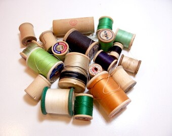 Wood Spools, Vintage Thread on Wooden Spools set of 20, Vintage Wood Spools