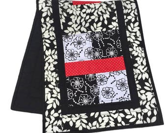 Modern Quilted Table Runner Black White Red, Modern Table Runner, Modern Bureau Scarf, Black and White Table Decor, Quiltsy Handmade