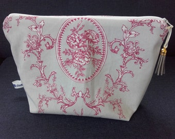 Toiletry bag or toiletry Romance