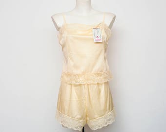 Nos vintage lingerie Cream set top and pant