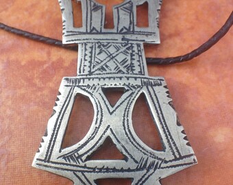 Tuareg Amulet with Tifinagh signs at the back & Leather Cord