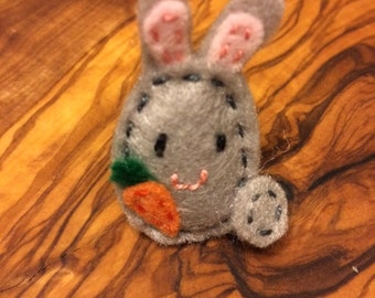 Miniature felt bunny brooch/pin