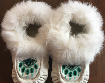 Women's Size 9 Native American Moccasins