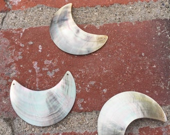 Mother of pearl shells half moon crescent shape - three shells, mop shell, black lip, pendant, necklace, Tahitian costume or jewelry