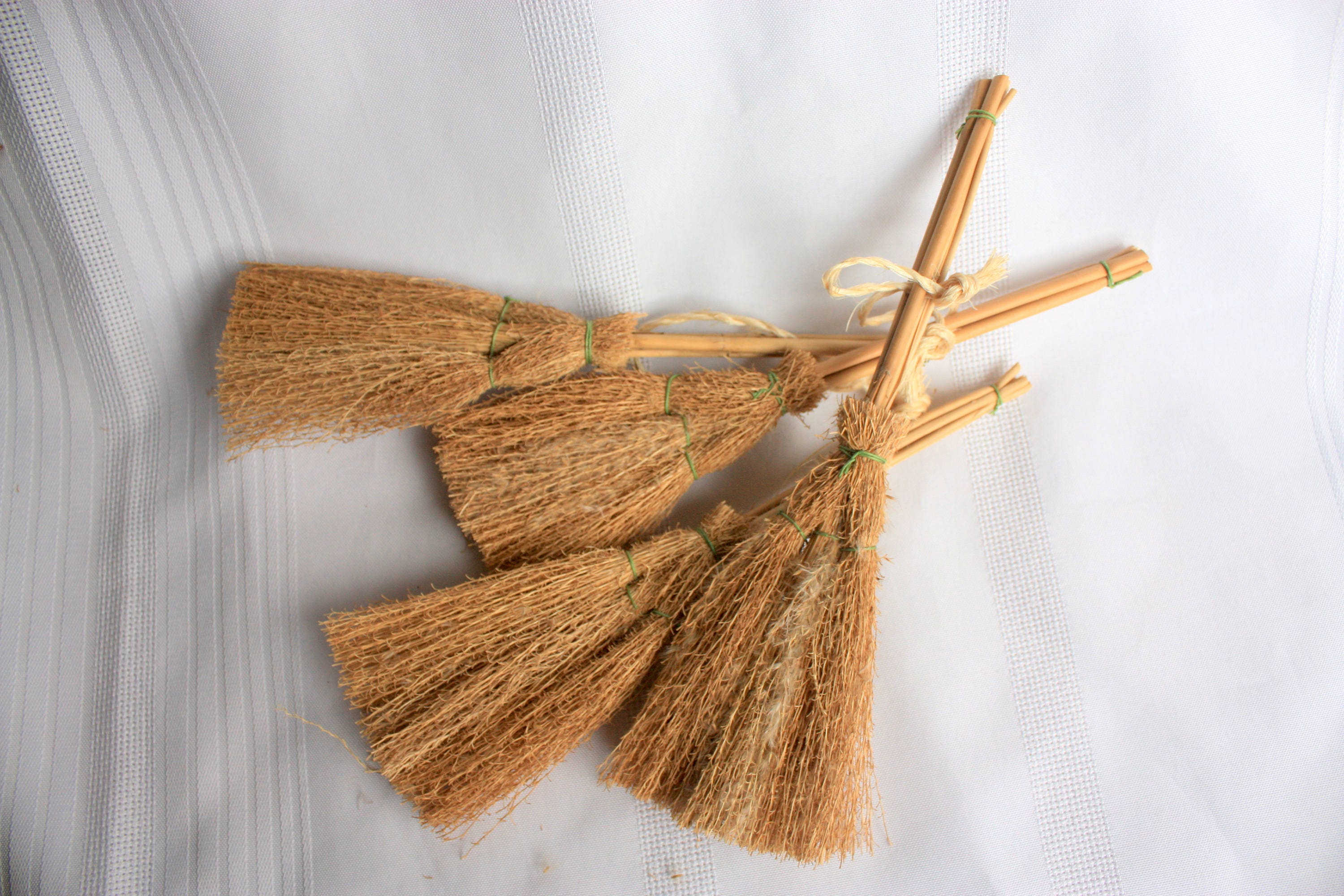 Small Straw Brooms (Set of 4) for Crafts, Dollhouses, Halloween mini