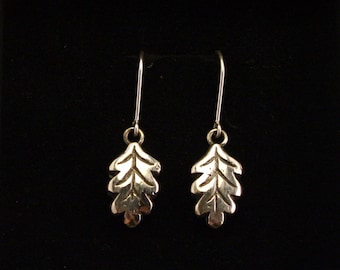 Tammenlehvä-korvakorut/ Oak leaf earrings