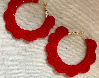 Scalloped hoop earrings