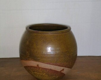 Studio pottery vessel