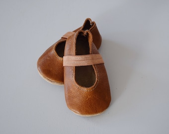 ballet flats / soft soled shoes / baby moccasin moccs / distressed caramel