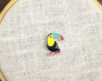 Tiny Toucan Needle minder | Enamel Parrot Needle Magnet | Colorful Magnetic Toucan Needle Nanny | Hornbill Needle Magnet