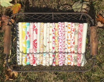 SALE 21 Low Volume Fat Quarter Bundle, Vintage Retro