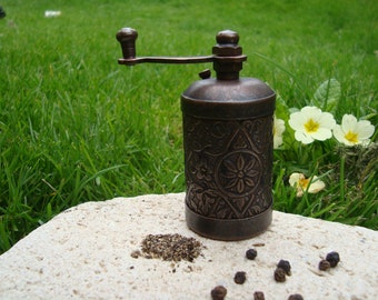 Vintage Mill Grinder, Vintage Kitchen, Vintage Grinder, Vintage copper Grinder, Vintage Pepper Grinder, Pepper Mill