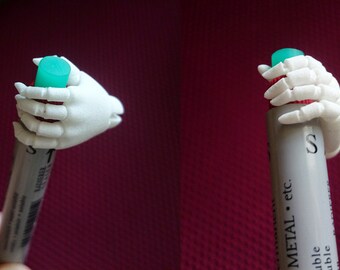 Articulated hand for BJD dolls in scale 1/4.