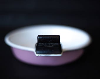 Flat egg Ø19, 5 cm, enamelled metal, brand Aubecq deco dish vintage kitchen, cooking, made in france, French kitchen egg dish