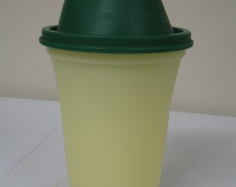 tupperware quick shake vintage gravy base 3 piece shaker
