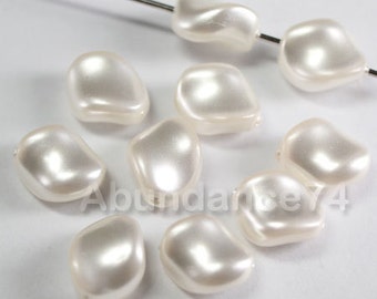 10 pcs Swarovski Crystal Pearl 5826 Curve Twisted Pearl 9mm x 8mm - Cream