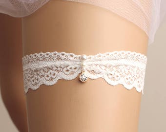 wedding garter, bridal garter, lace garter, white garter, rhinestone garter, toss garter, bridal accessories, pearl garter, beads garter