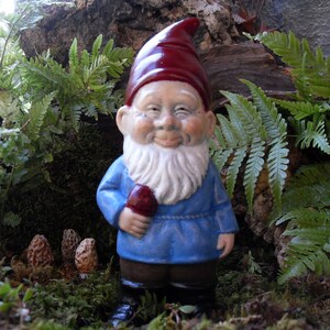 Gnome Statue,Traditional German Style Gnome Statue,Traditional Garden Gnome Statue,Outdoor Garden Gnome, Stone