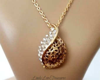 Vintage Gold Filigree and Crystal Pendant Necklace, Filigree Crystal Pendant Necklace,Crystal Necklace, Mother's Day Gift, Vintage Necklace