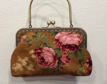 Adorable clutch bag lined with silk rose