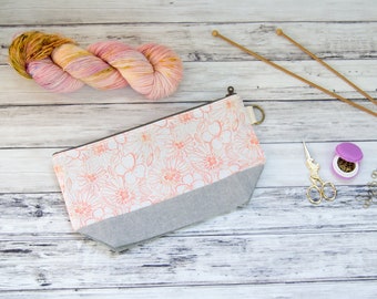 Medium Zippered Knitting Project Bag/Crochet Project Bag: Coral Floral Zippered Project Bag (Knitting Project Bag, Crochet Project Bag)