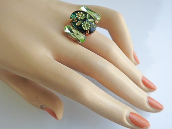 Moss green vintage style ring