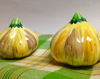 Vintage Japan Porcelain Ceramic Garlic Bulb Salt and Pepper Shakers