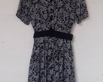 Black and white sheer day dress with belt (size 12/14)