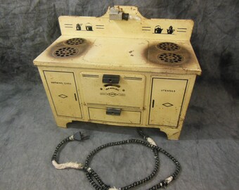 Toy Empire Stove With 4 Burners and Oven - Vintage