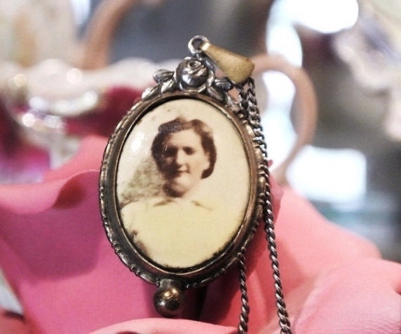 Art Deco Celluloid Pendant / Photo Picture Necklace / Memento War Era