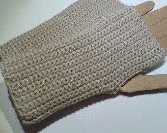 Beige fingerless gloves