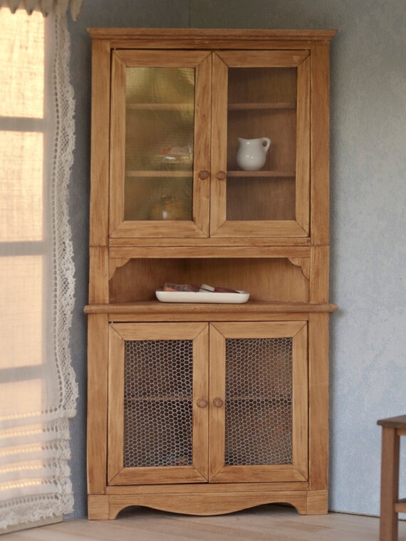 Alacena esquinera de madera en miniatura para casas de muñecas