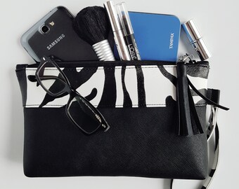 Black zebree hand clutch