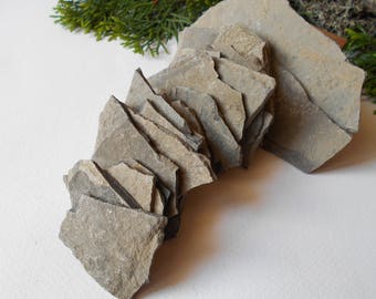 Garden Stones- set of 20 Flat Rocks- 1 to 5 inch- Mountain stone plates- rock plates- Beach Stone Supplies