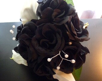 Black rose & off white calla lily bouquet. Goth, Steampunk, Halloween, Rockabilly