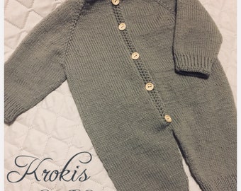 30% OFF was 35eur now 24,50eur Hand knitted baby onesie 3-5mnths