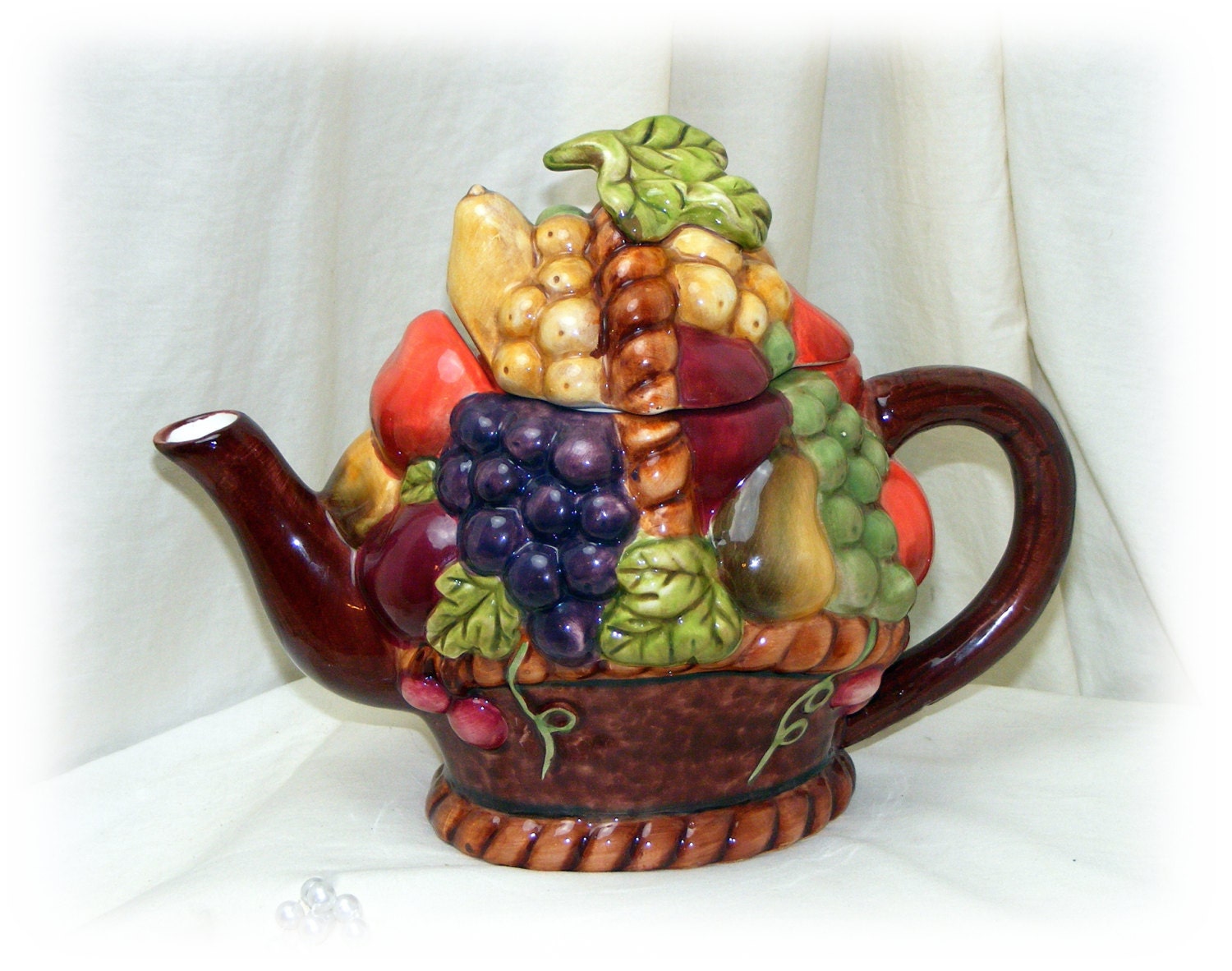 STYLEEYEZ TEAPOT . . . Fruit Motif