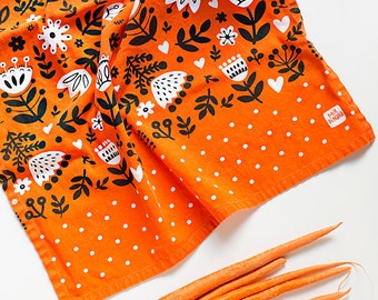 Red Tulips Tea Towel 100% cotton, 20"x30", comes in a gift packaging with a complimentary recipe card
