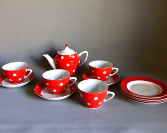 Vintage tea set / teapot and teacups / teacups and saucers / side plates