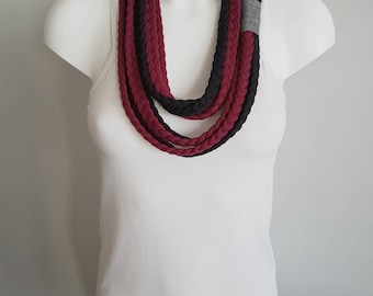 T-shirt scarf, t-shirt necklace, Bordeaux necklace, black scarf, braided scarf, fabric scarf, fabric necklace
