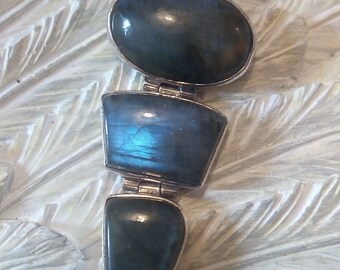 Stunning Labradorite and 925 sterling silver pendant.