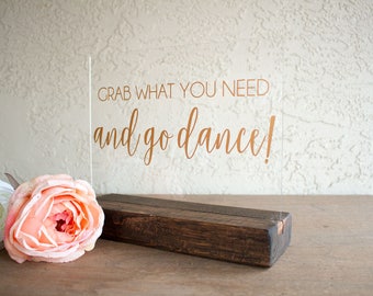 Bathroom Basket Sign - Wedding Bathroom Basket Sign - Event Bathroom Basket Sign - Restroom Basket Sign for Wedding - Emergency Kit Sign