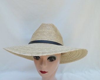 Light Palm Straw Larger Head Size Sun Hat / Women's XL And XXL Head Size Woven Light Palm Straw Fedora Sun Hat