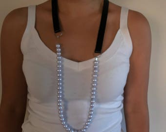 Necklace with leather and pearls